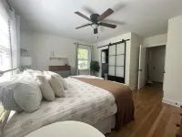 Spacious & Serene w/ Hot Tub in Desirable Location Hotel dekat Academy Center of the Arts
