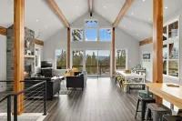 Huge game room, Hot tub, Sleeps 16+ with Bonus loft, ATV Snowmobile Trails