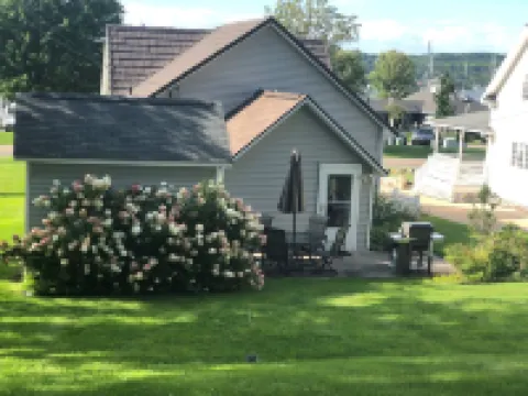 Cozy cottage on beautiful Lake Charlevoix