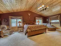 Lakefront 5 Bedroom Cabin on Mead Lake