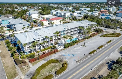 Gorgeous views, sleeps 6, clean, less than 100 steps to beach access.