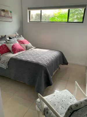 Entire 1br 50sm guest suite 3mins to beach shops restaurants small dog welcome.