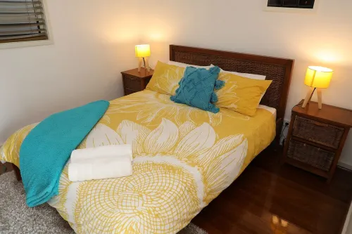 Ducks Bungalow- Lake Macquarie Hotels in Marks Point