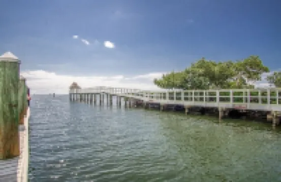 Vacay Vibes ~ Tropical Luxury Home in Mariners Club. Pools, Marina, Pickleball