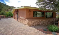 Sedona Vista Art Cottage - Historic & Beautiful!  - 100% 5-Star Reviews!!