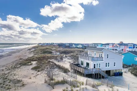 Unbelievable Oceanfront Views! w/Hot Tub and Large Deck Space in South Nags Head