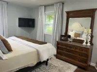 Remodeled gorgeous cottage overlooking horse farm. Family and work friendly.