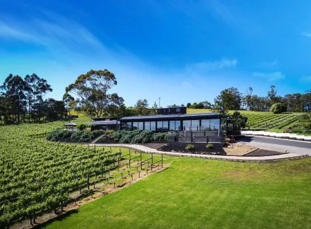 Elmsford Cottage (Warragul) - right in the heart of Gippsland.