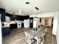 Black Horse Adobe, New Listing, Great Location 凱縣住宿飯店