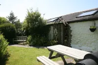 2 bedroom barn conversion on smallholding with alpacas, goats and pigs Hotels in Redruth