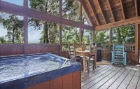 Winter Sale! Less Than 1 Mile to Parkway! Hot Tub!  Views!
