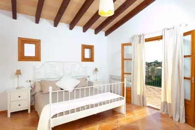 Finca-Villa Son Drach, large private pool 12x4m, wifi, BBQ, 2 km beaches Hôtels à proximité de : Teatre i Auditori de Manacor