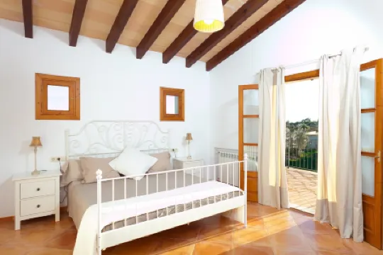 Finca-Villa Son Drach, large private pool 12x4m, wifi, BBQ, 2 km beaches