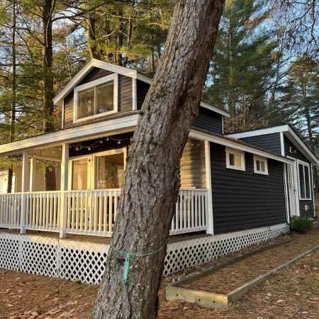 Cabin at Sunshine-Situated on the Sandy Shore of Long Lake