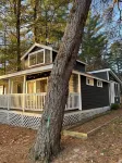 Cabin at Sunshine-Situated on the Sandy Shore of Long Lake