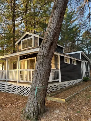 Cabin at Sunshine-Situated on the Sandy Shore of Long Lake