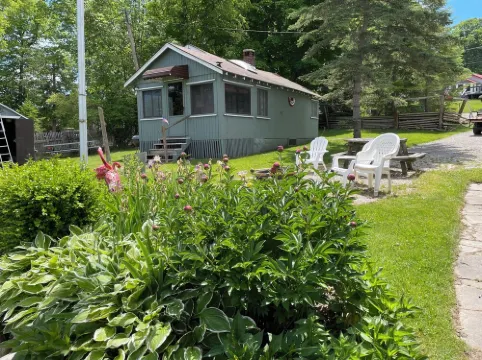 Beautiful Hubbard Lake, Lakefront Cottage