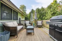 MtSnow/Stratton Chalet w/Hot Tub