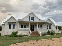 Spacious 4 Bedroom House - 3/4 Mile to Round Top Center! - 4 stjerner