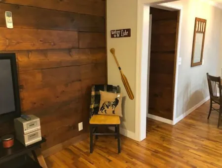 The Nest a Cozy Cabin at Table Rock Lake - two blocks to water, large deck