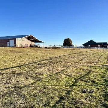 Barndominium on Gorgeous Ranch! Отели в г. Макклейн Каунти
