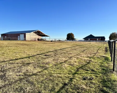 Barndominium on Gorgeous Ranch! Hotels in McClain County