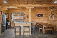 Barnhouse! Mini Golf, Slide, Theater, Arcade/Games, Pool/Hot Tub/Sauna, Home Gym