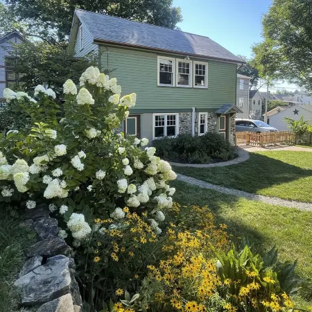 Charming Carriage House in the Heart of Kennett
