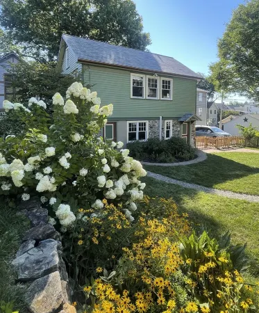 Charming Carriage House in the Heart of Kennett