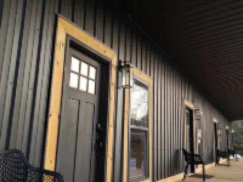 Hidden Jewell Studio Suite #4 - 2Bd/1BA Kitchenette & Washer/Dryer on Outlaws Hotels in Tug Hardee