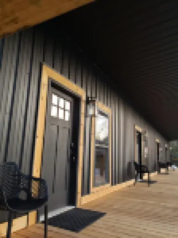 Hidden Jewell Studio Suite #1 - 2Bd/1BA Kitchenette & Washer/Dryer on Outlaws