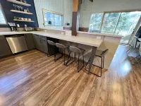 4 Bedroom Pet Friendly End UnitRemodeled Kitchen and master bath - 2-Star