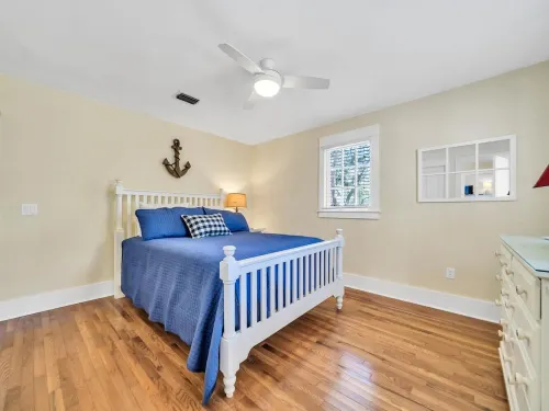 Nestled Inn is your home away from home just steps away from the beach! Hotels in Sunnyside