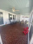 4 BR beach house 2 blocks from ocean in Cherry Grove! Dog friendly!