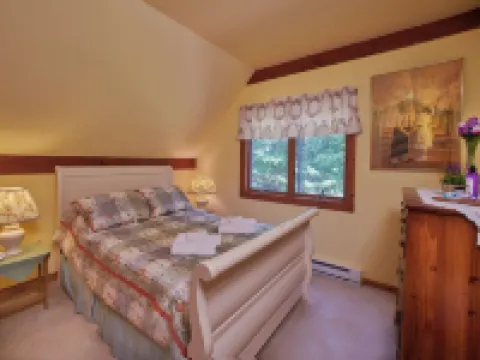 Amazing All-Season Private Lakefront Retreat! Hotels in Highland