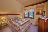 Amazing All-Season Private Lakefront Retreat!