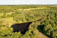 Skylight Ranch - Spacious Getaway Hotels in Rains County