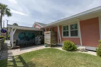 Tiny but perfect, super close to the beach. - 4-Star
