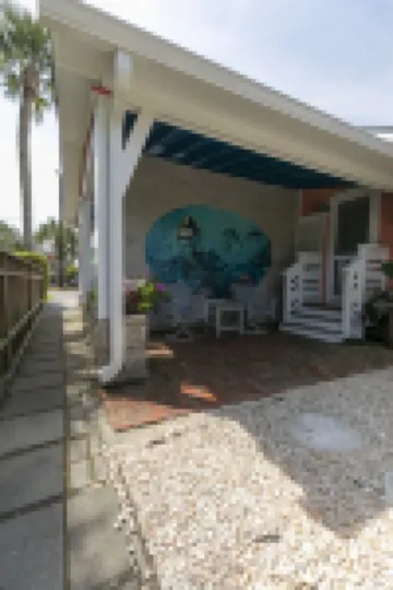 Tiny but perfect, super close to the beach. - 4つ星
