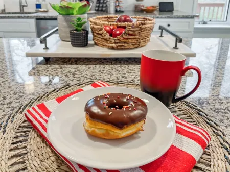 Oasis ~Lavish Lake Harmony Beauty-2 Gamerooms, Private Theatre, firepit, hot tub