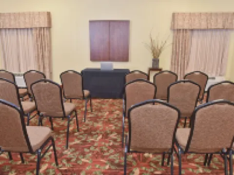 ハンプトン イン ラストン ラストンのホテル