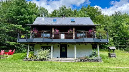 Modern Rustic Log Chalet w/ mtn views, pool & bonus loft on 17 secluded acres
