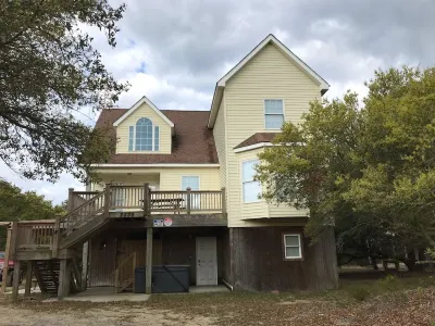 Octopus Oasis Carova Beach Obx Wild Horses. 4X4/Awd is Needed to Access House.