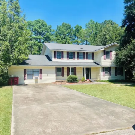 Large Home with A Pool & Four Bedrooms
