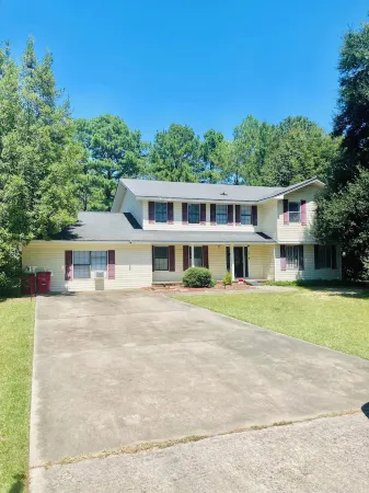 Large Home with A Pool & Four Bedrooms