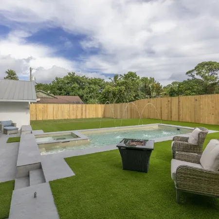 Peaceful and Spacious Pool home in Jensen Beach! RV-Boat Prkg-Fenced Yrd