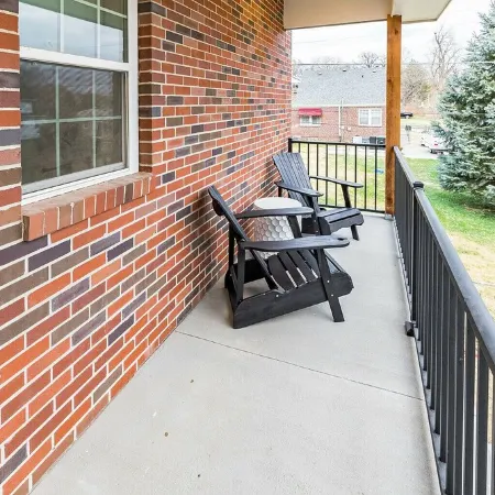 New 3 Bed 4 Bath Townhouse w Porch& Rooftop Deck- 5 Min to Downtown!