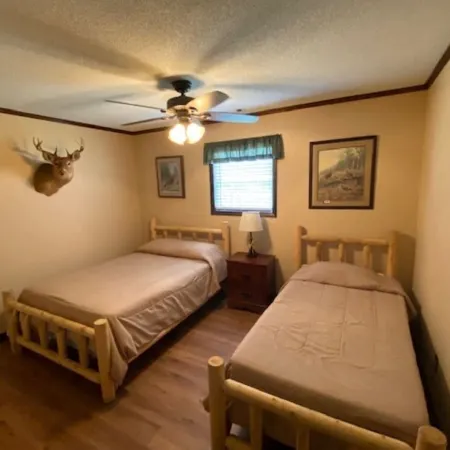 Hawkins Ridge Lodge - Enjoy the Southern Comfort living with a Private Lake