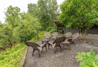 Enjoy Cabin Vibes & Lake Views, Close to Town, Lake & Flx Activities; EV Charger