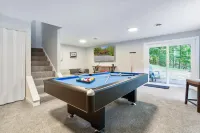 Relax & Play: Pickleball, BasketBall, Hot Tub, Game Room & More